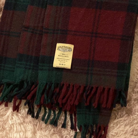 Vintage Faribault wooden mill 100 percent wool blanket